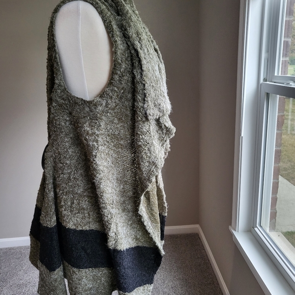 Ryu Taupe/Gray and Black Boucle Knit Snap/Belted Sweater Vest (Size M) - Picture 15 of 16
